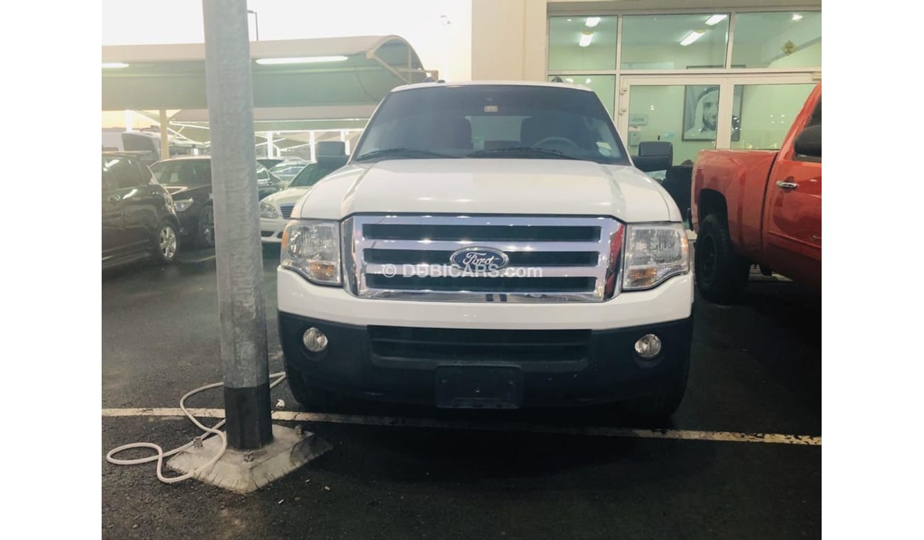 فورد إكسبيديشن فورد اكسبدشن موديل 2013 خليجي  السياره بحاله ممتازه من الداخل والخارج ولا تحتاج اي مصروف