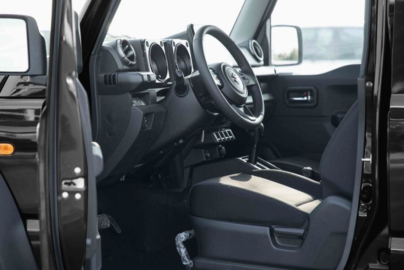 سوزوكي جيمني 2024 سوزوكي جيمني 1.5 GLX - لؤلؤة سوداء مزرقة من الداخل أسود