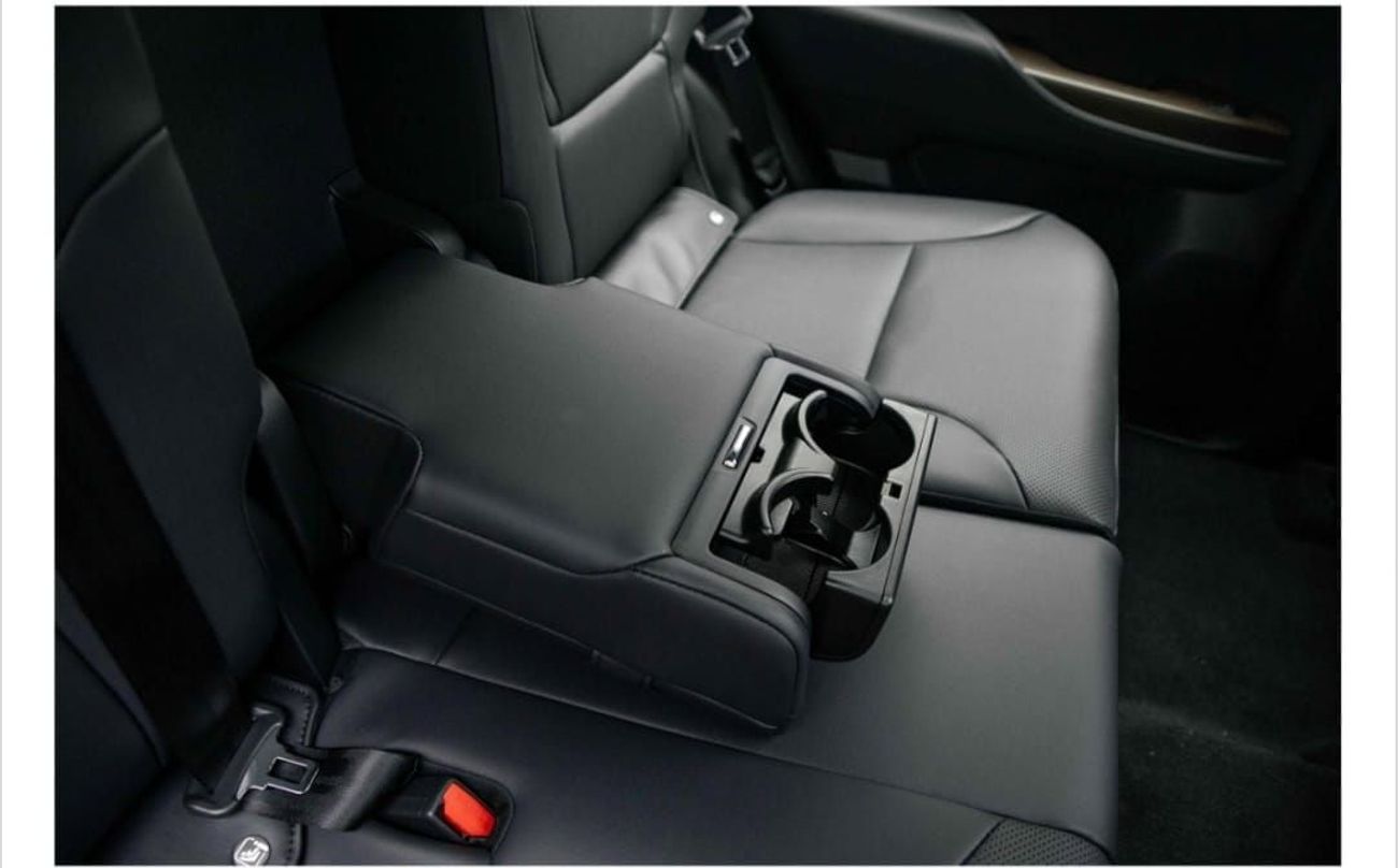 تويوتا لاند كروزر Toyota Land Cruiser GXR is a 7-seater, 4WD SUV with a 4.0L