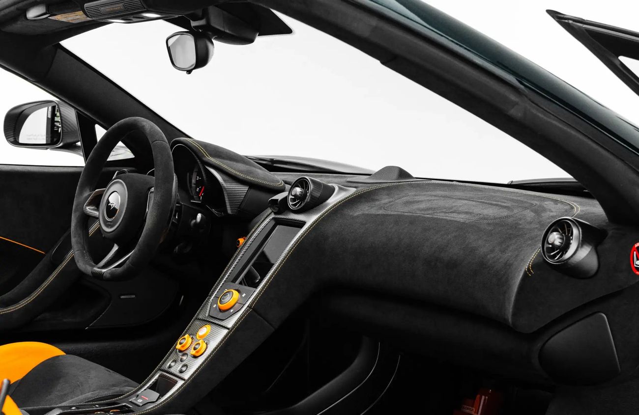 McLaren 675LT 3.8L V8 Twin-Turbocharged Engine