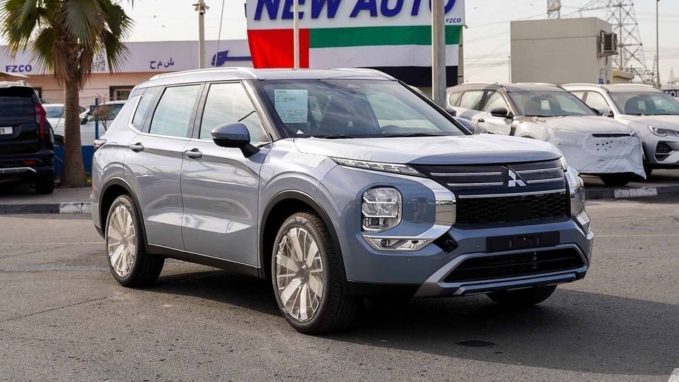 Mitsubishi Outlander - фото 1