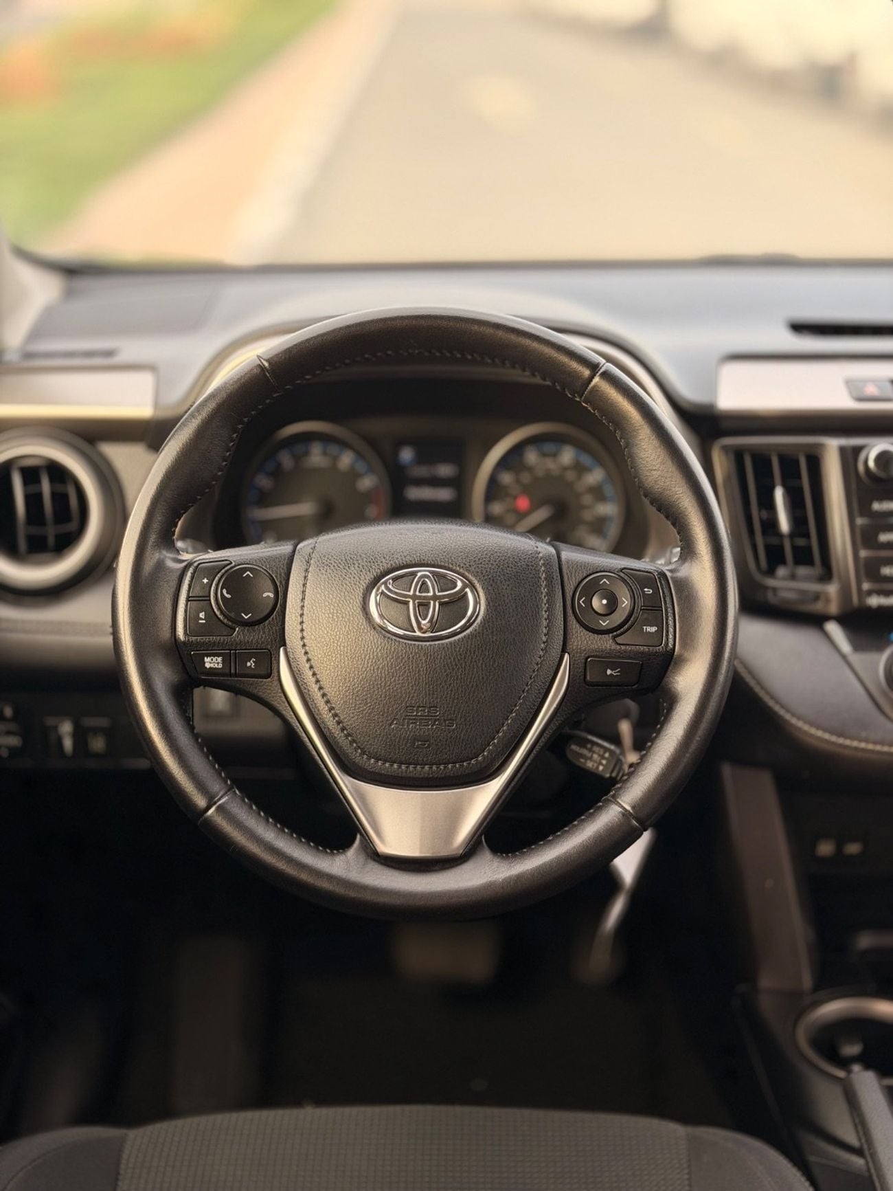 Toyota RAV4 XLE 2.5L / Sunroof, 4WD Full option