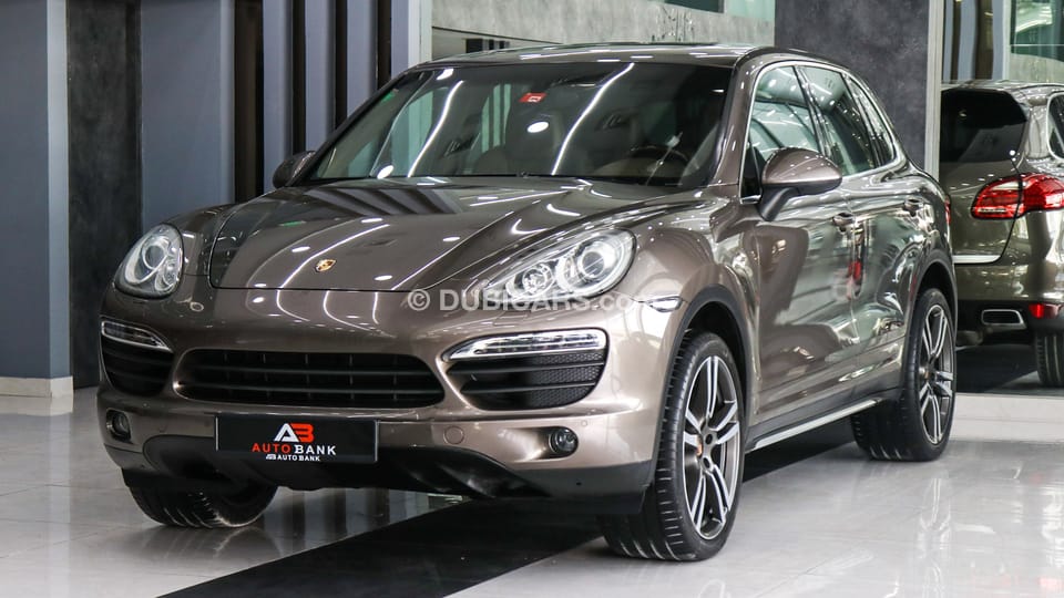 Used Porsche Cayenne S 2013 for sale in Dubai 426087