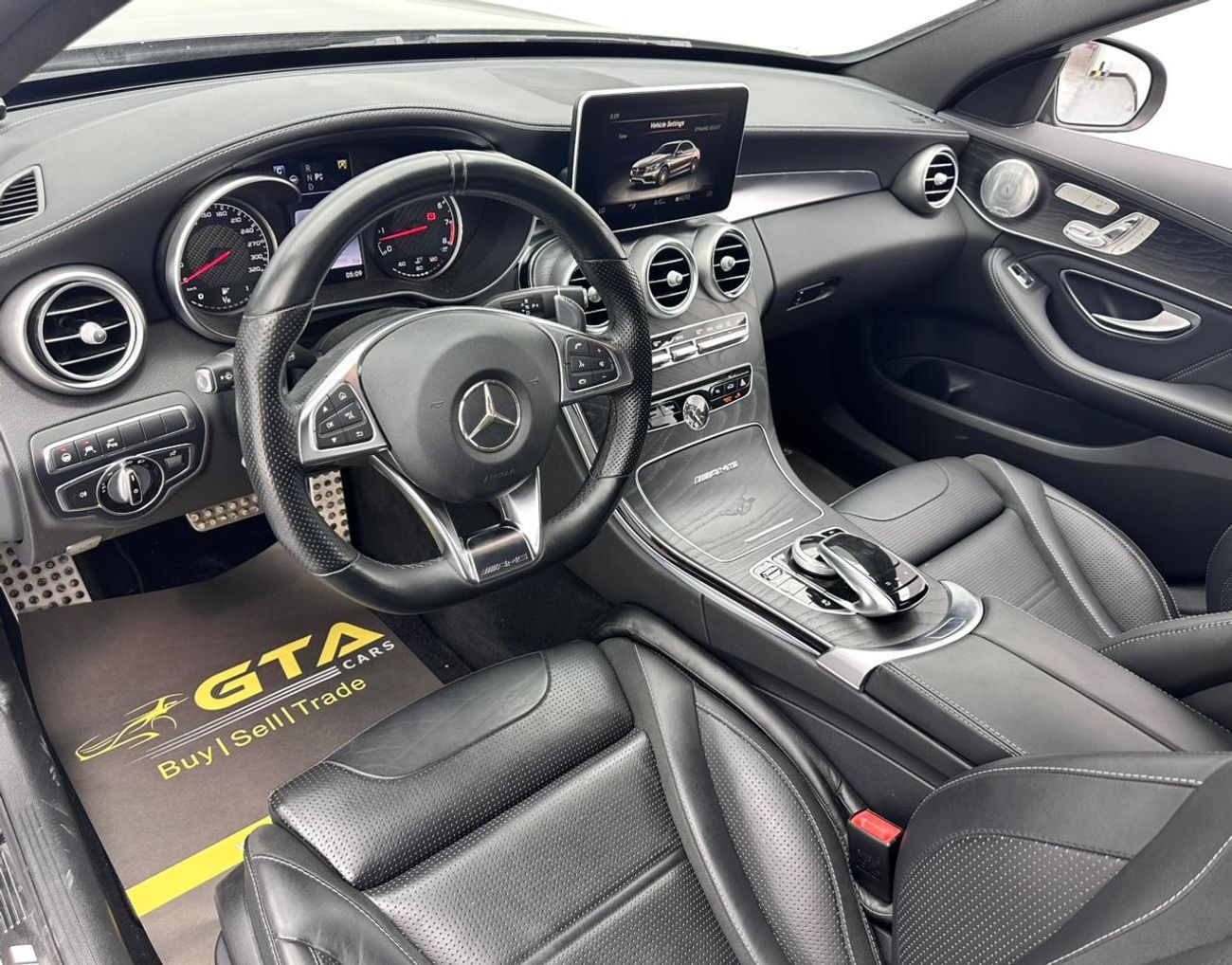 مرسيدس بنز C 63 AMG Std 4.0L Sedan