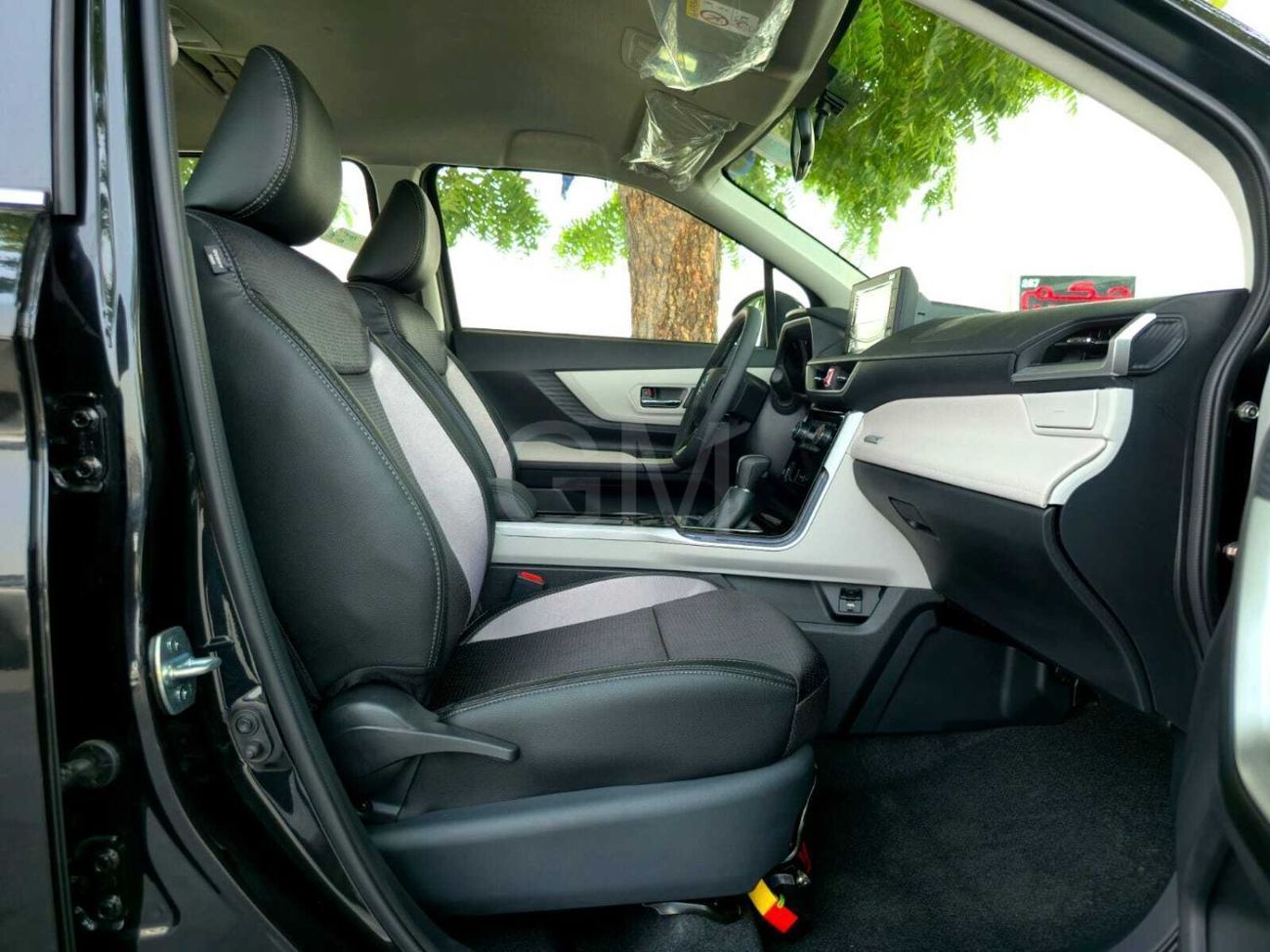 Toyota Veloz TOYOTA VELOZ 1.5L - FULL OPTIONS - 2025 MODEL - BLACK INSIDE BLACK - OMANI