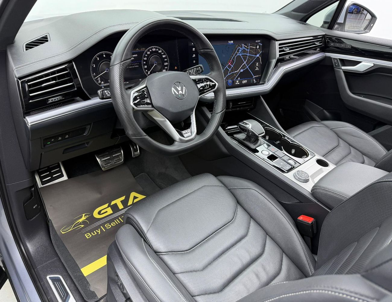 Volkswagen Touareg R-Line 3.0L 4WD 2021 Volkswagen Touareg R-Line, Warranty, Full VW Service History, Excellent Conditi