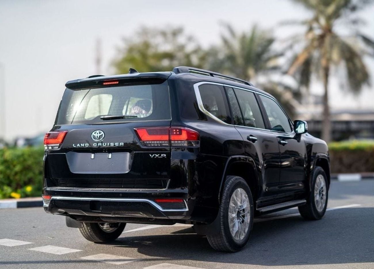 تويوتا لاند كروزر LC300 3.3 VXR TT DSL 2025 MODEL