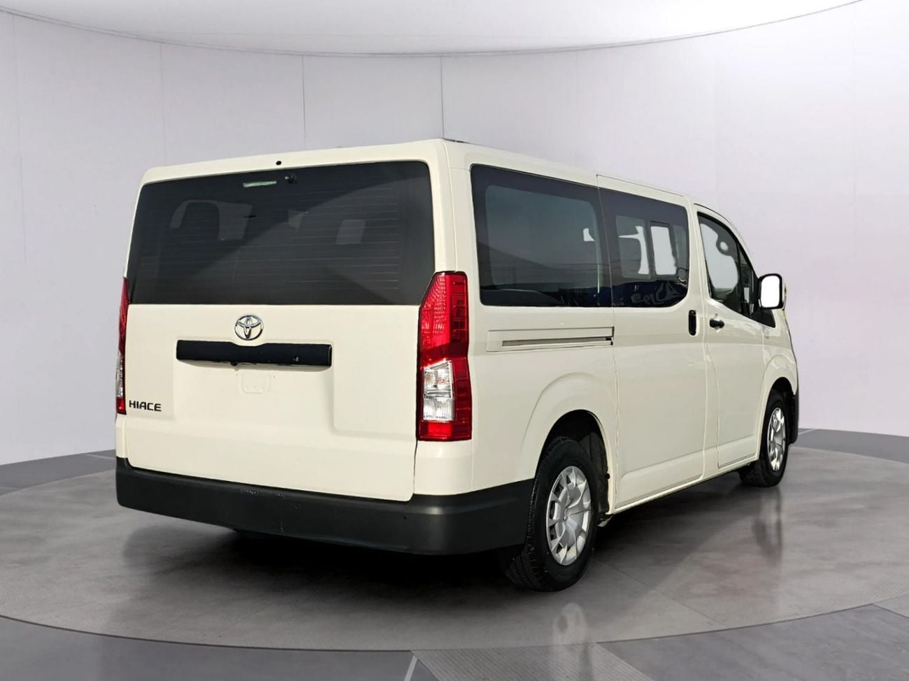 Toyota Hiace High-roof passenger Van DSL 2.8L Diesel Engine Automatic Gear 2WD 11 Deats 5 Doors