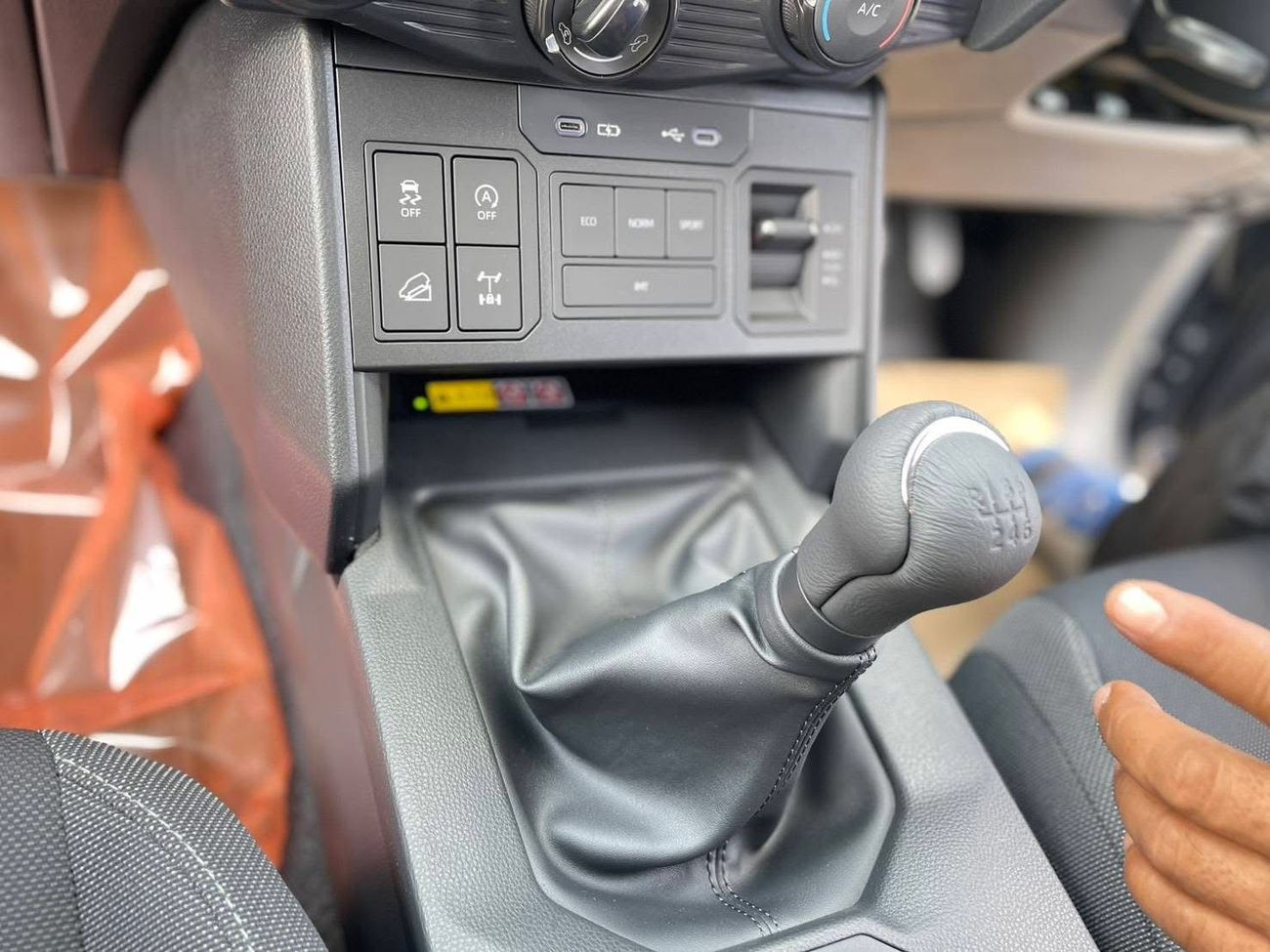 تويوتا هيلوكس Toyota travo manual gear RHD diesel engine