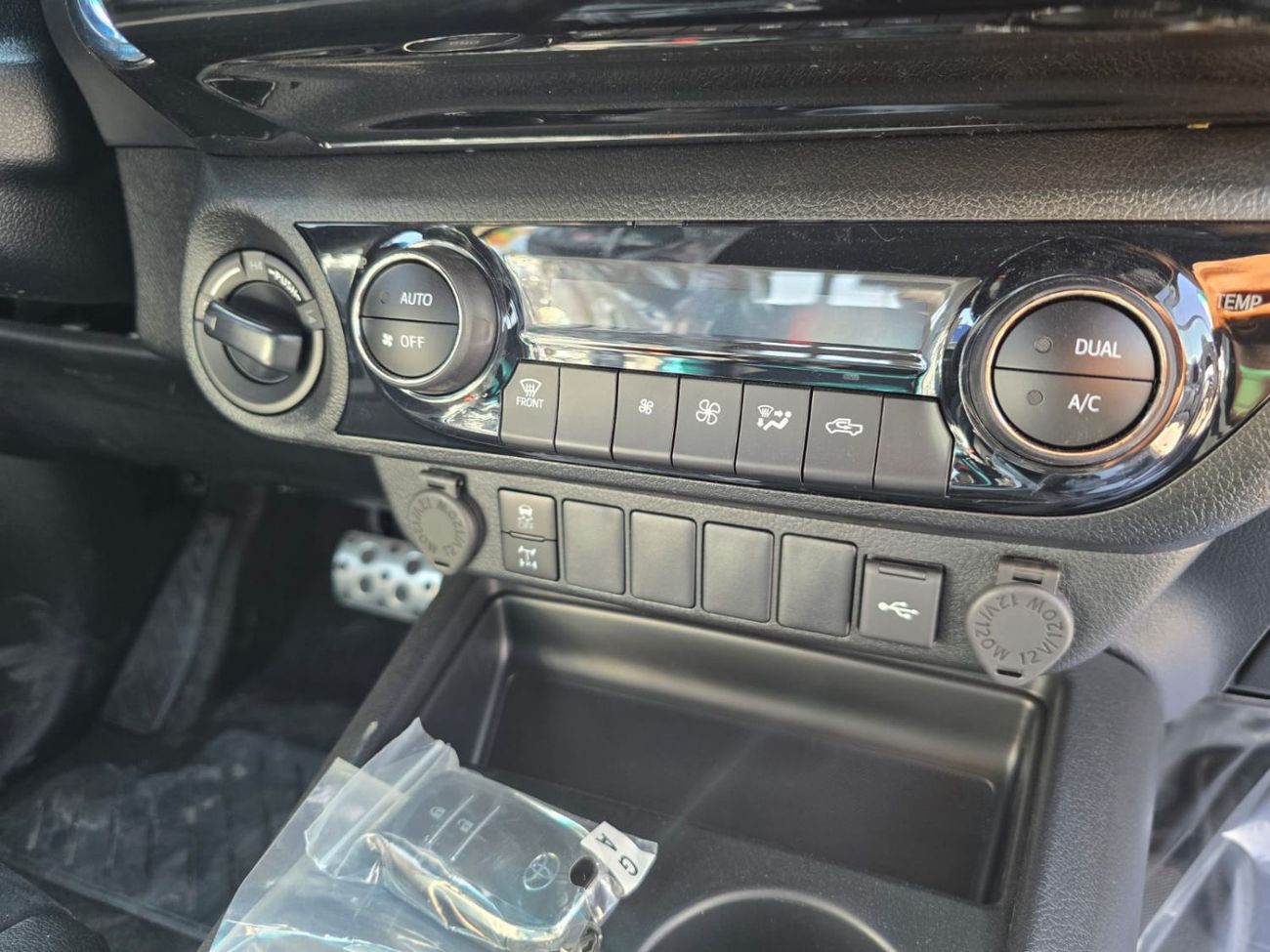 تويوتا هيلوكس GR SPORT 4.0L PETROL A/T V6 DOUBLE CABIN PICKUP