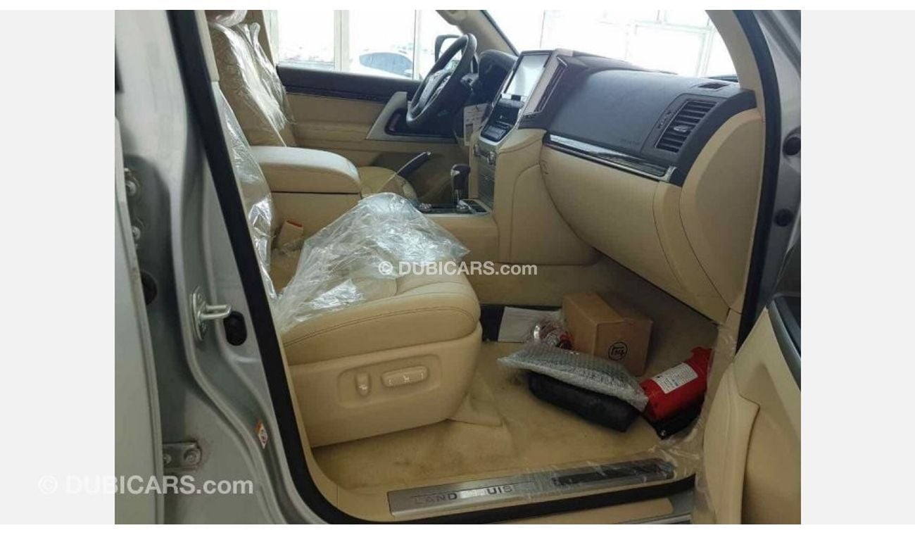 تويوتا لاند كروزر 2016 VXS 5.7L full option with Radar, 4 Camera, Hydraulic system.