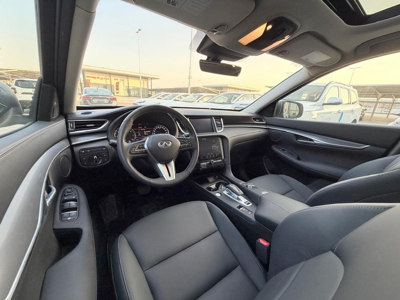 إنفينيتي QX50 Luxury 2.0L RWD