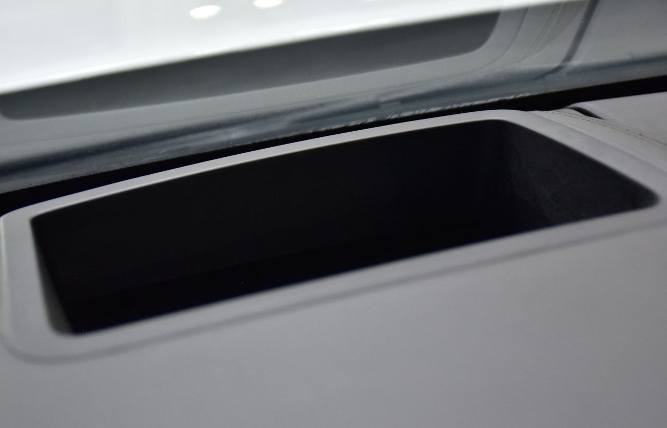 لاند روفر رينج روفر فيلار EXCELLENT DEAL for our Land Rover Range Rover Velar P300 HSE R-Dynamic ( 2018 Model ) in White Color