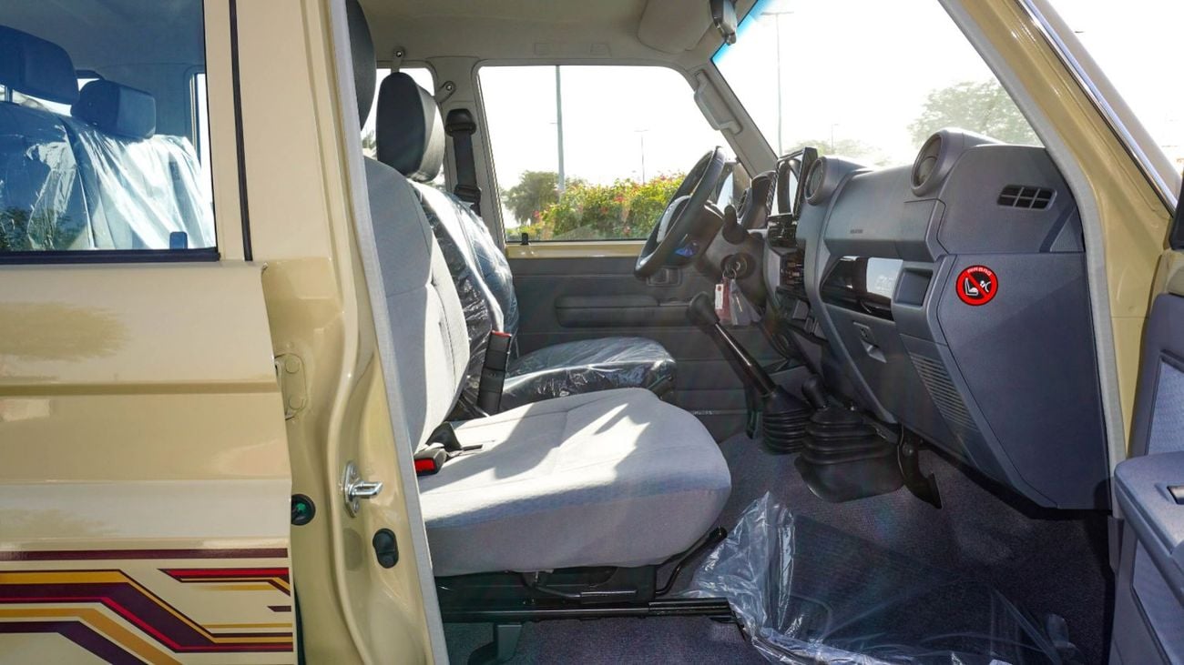 تويوتا لاند كروزر 70 ECT0062 - Toyota Land Cruiser Hardtop 5 Doors - 4.0L Petrol Manual - Beige - LX