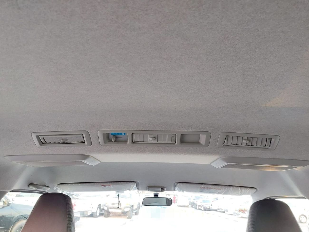 Toyota Hiace TOYOTA HIACE VAN RHD 2017 MODEL 2.7 L PETROL AUTOMATIC(PM27593)