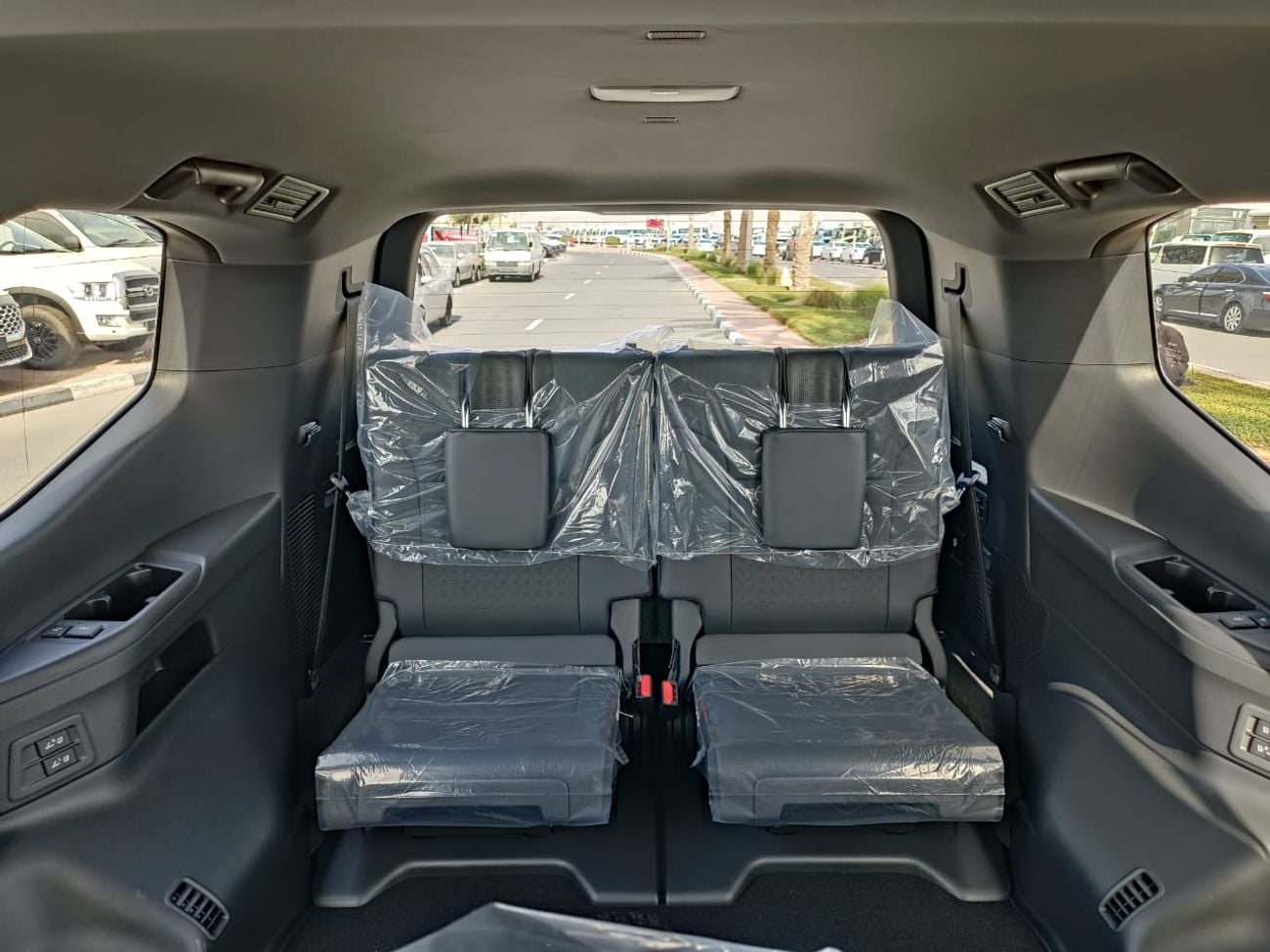 Toyota Land Cruiser VX || 3.3L DIESEL V6 || RADAR / REAR ENTERTAINMENT DVD / LEATER ,SUNROOF (CODE # VX)