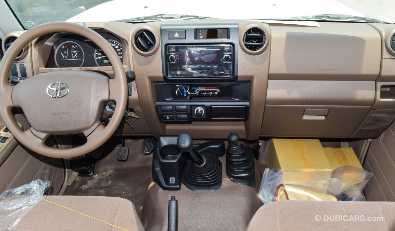 Toyota Land Cruiser Pick Up V6 4.0 L Petrol Double Cabin ,4/4,winch ,Hub lock,power window , wooden interior