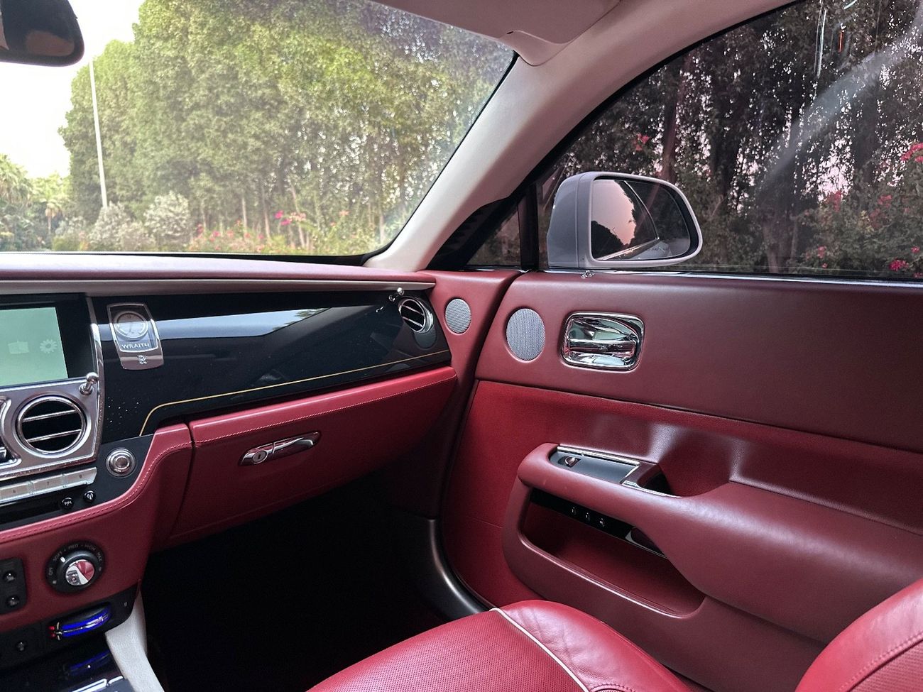 رولز رويس واريث 2015 Rolls Royce Wraith | GCC Specs | 6.6L V12 | 624 HP | 109K KM | Starlight Headliner | Excellent 