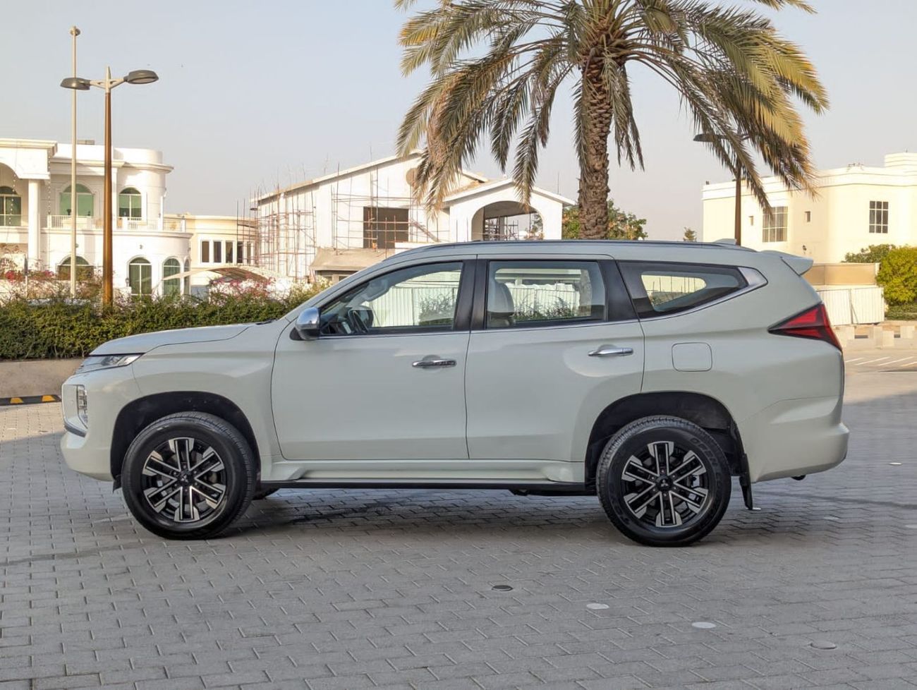 ميتسوبيشي مونتيرو سبورت Mitsubishi Montero sport 2022 LHD white colour