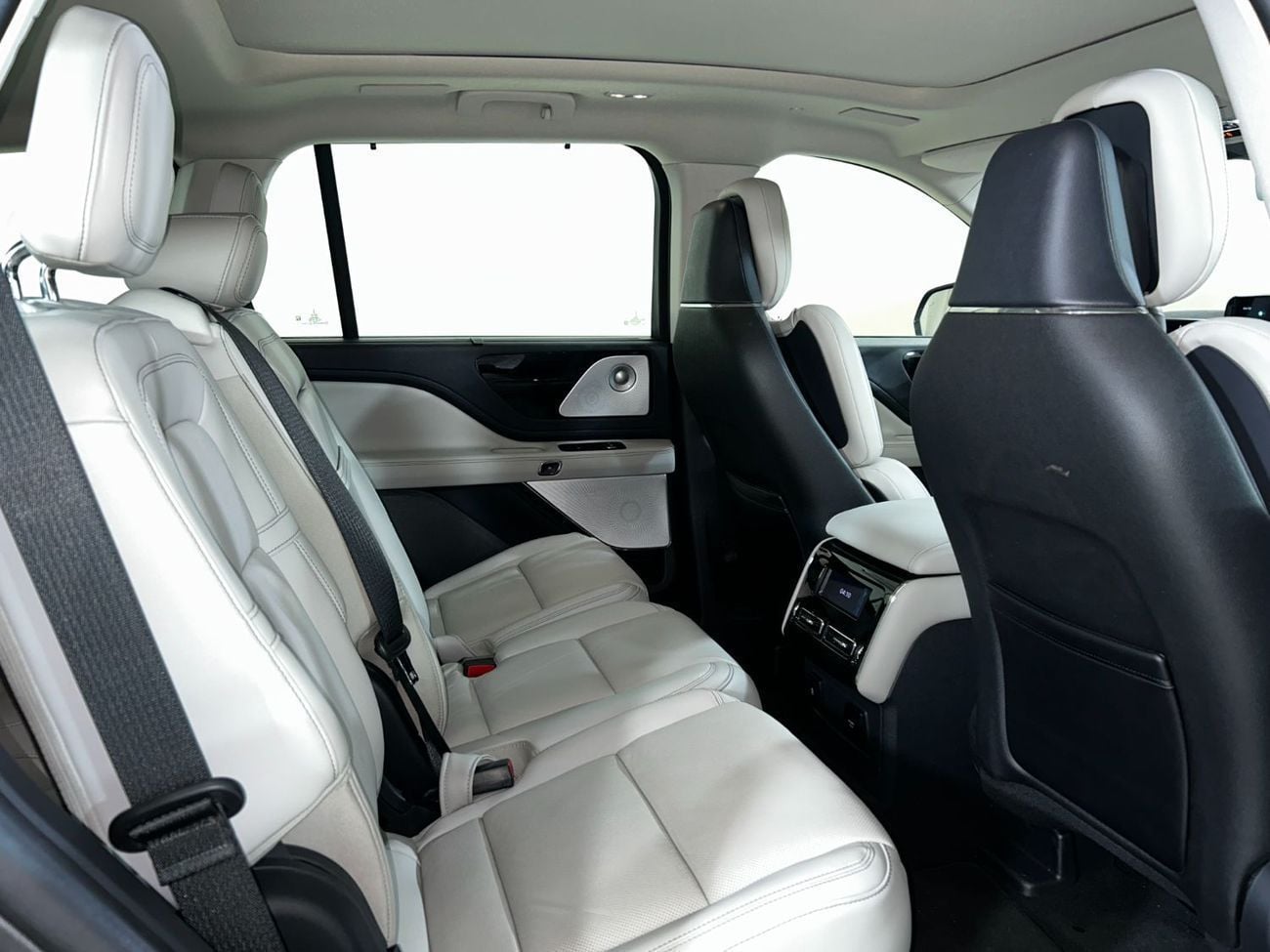 Lincoln Aviator Presidential 3.0L AVI925W PRESIDENTIAL / AL TAYER MOTORS / AL QOUZ SHOWROOM