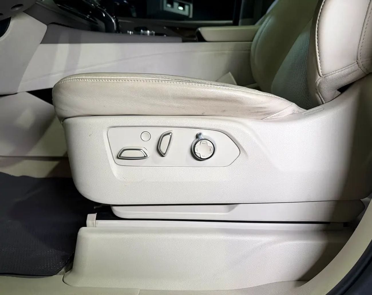 Cadillac Escalade PREMIUM LUXURY PLATINUM PREMIUM LUXURY GCC FHS LOW
