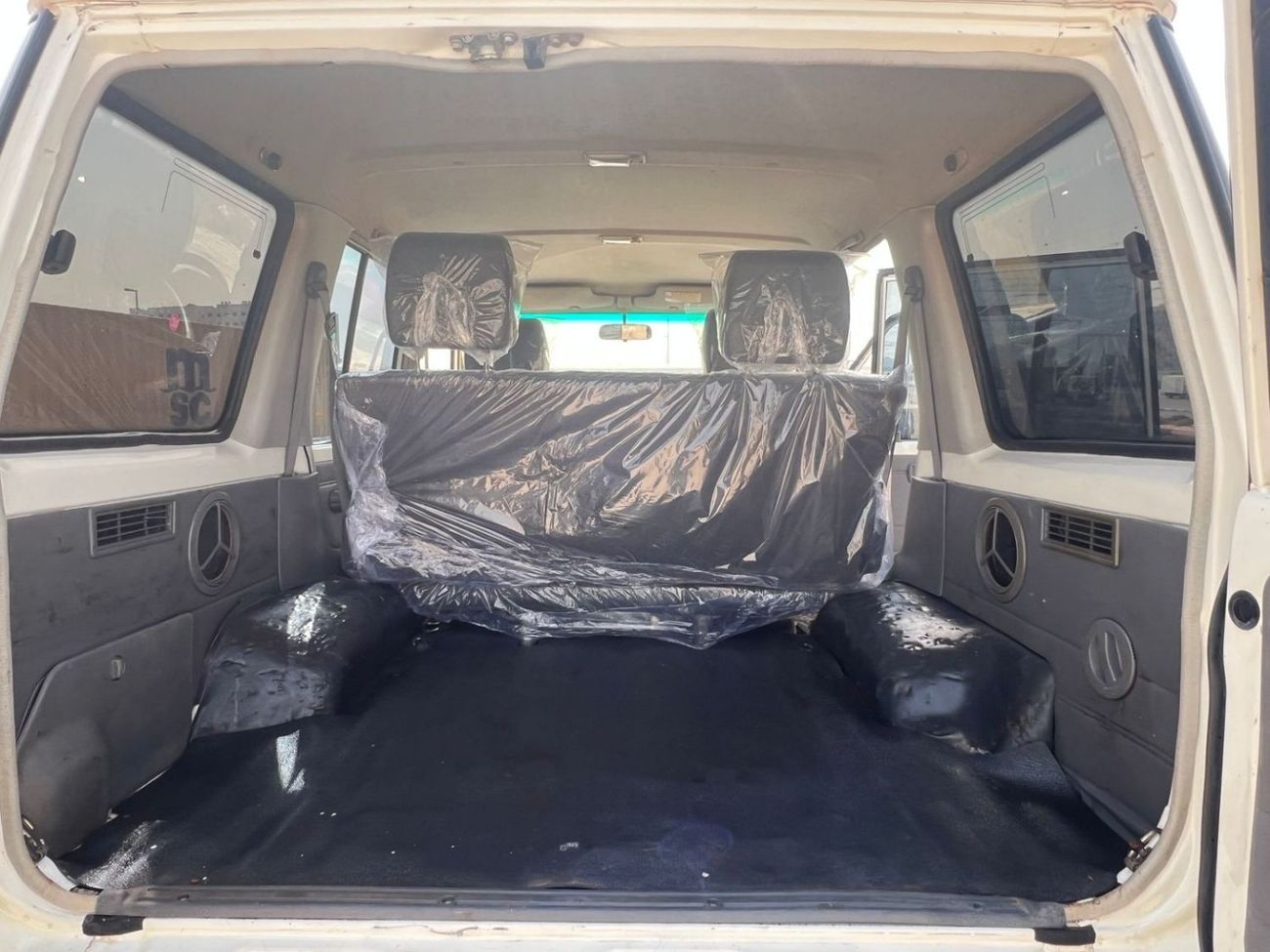 تويوتا لاند كروزر 70 DIESEL 4.5 LITER ,RIGHT HAND DRIVE ,4 DOORS