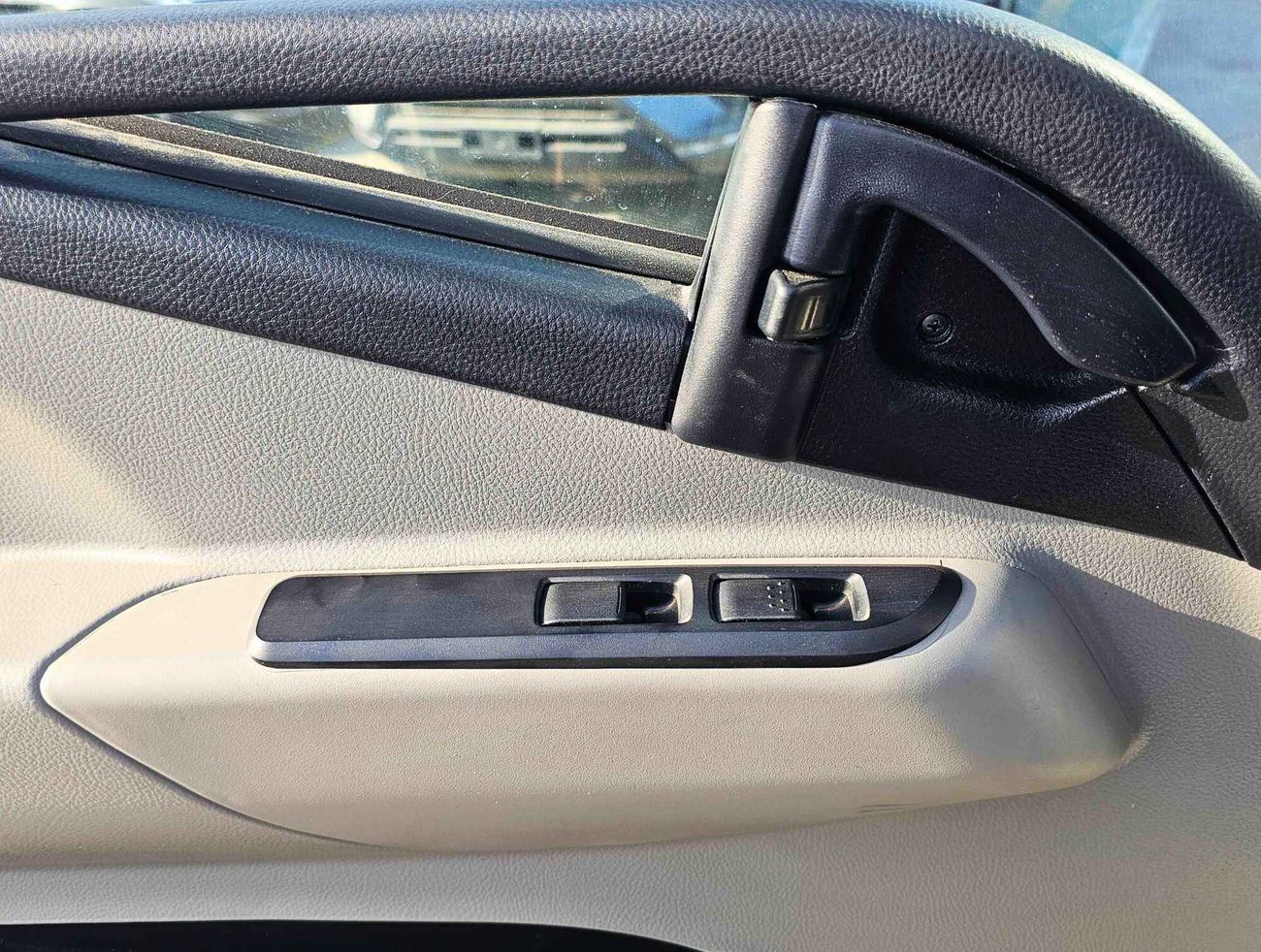 Mitsubishi Fuso Canter CHASSIS EURO 5 / A/T /  3.8L V6 DIESEL / 3 STR / CODE # CHASSIS