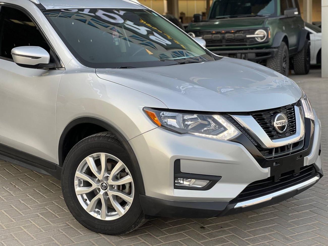 Nissan Rogue SV / V4 2.5L / RADAR / ROAD ASSIST / BIG SCREEN / 4X4 / RIMS / IN PERFECT CONDITION