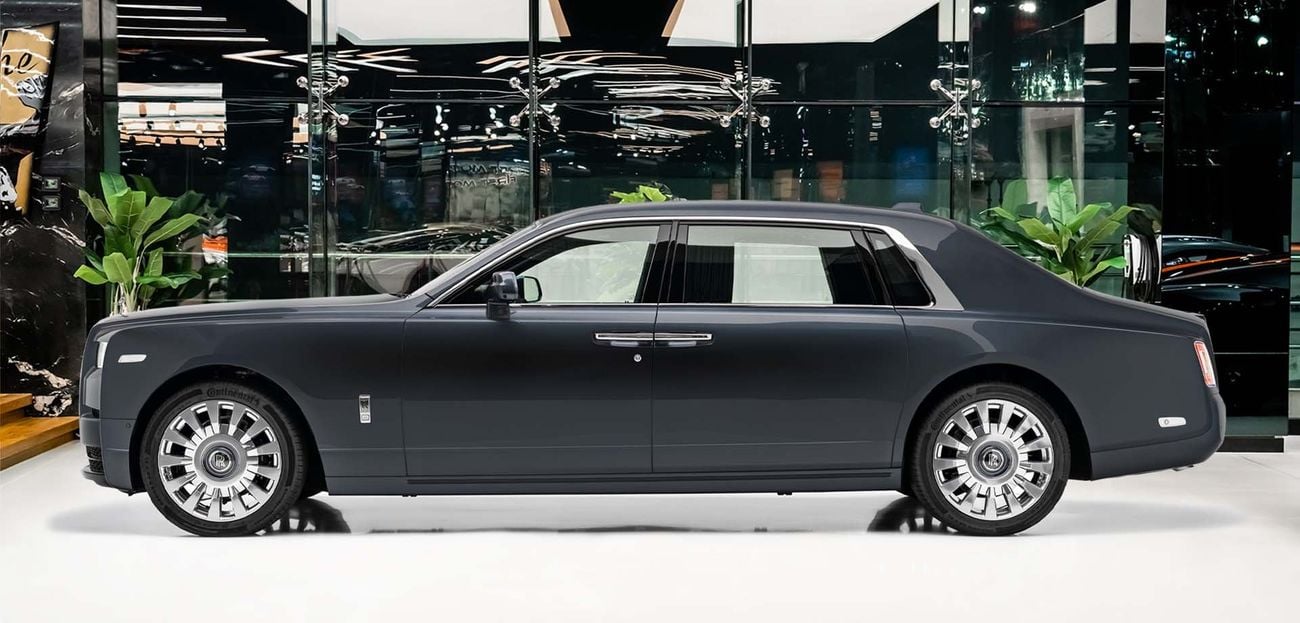 Rolls Royce Phantom 6.75L V-12 Twin-Turbocharged Engine