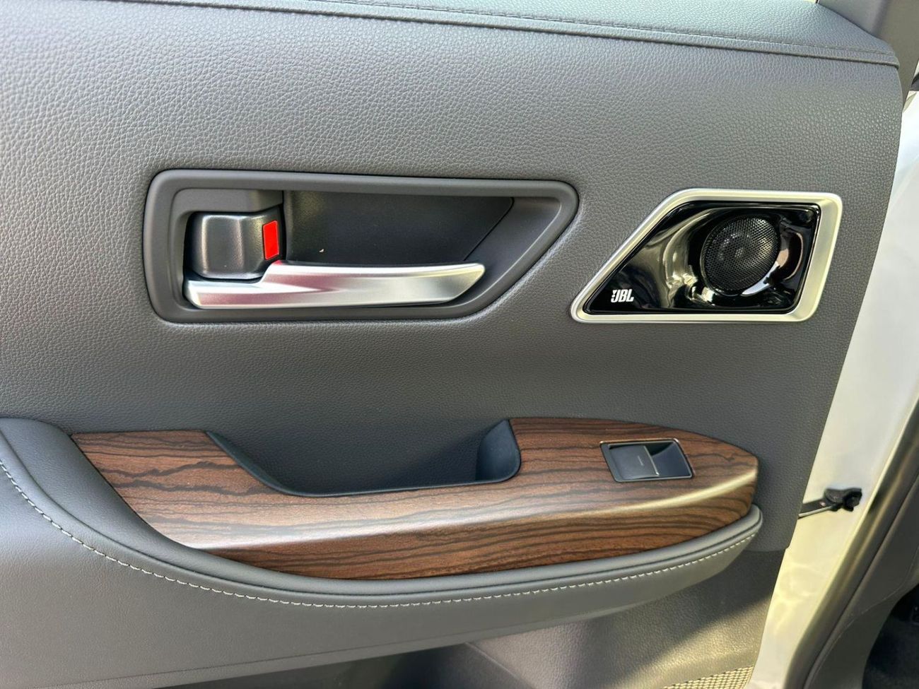 Toyota Land Cruiser VX 3.5L FULL WITH RADAR AND JBL