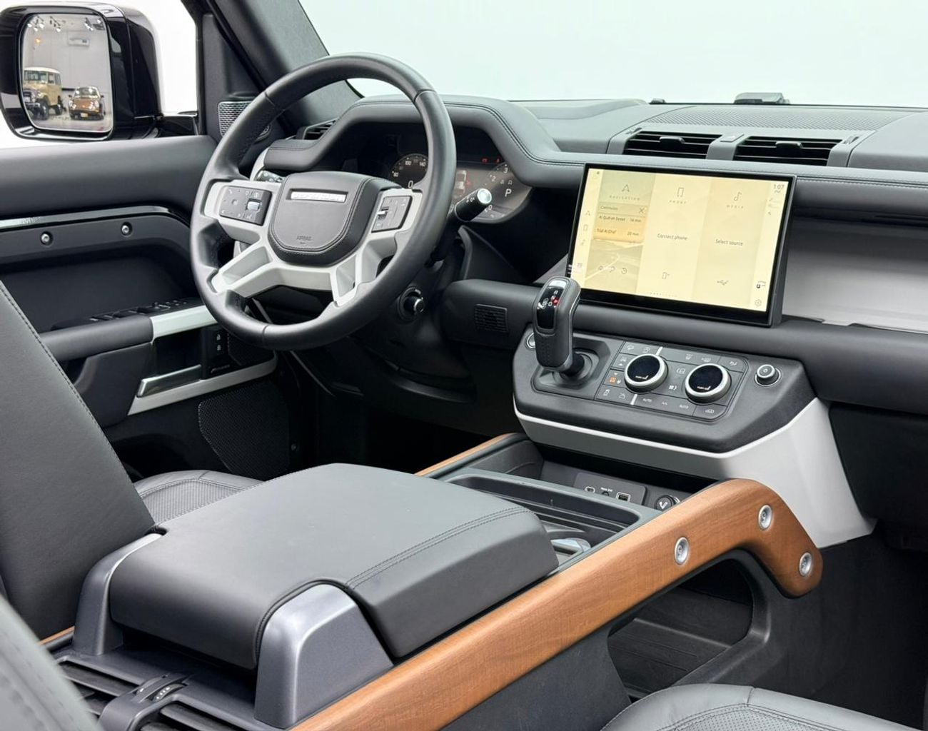 Land Rover Defender 2024 Land Rover Defender 110 HSE P400, 2029 LR Warranty + Service Pack, Low Km, Fully Loaded, GCC