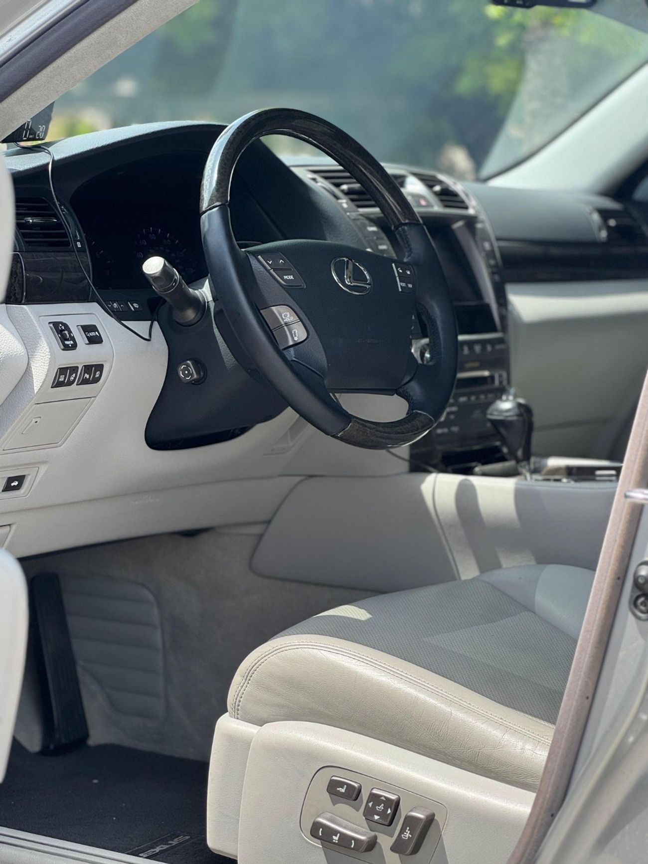 لكزس LS 460 L Titanium 4.6L