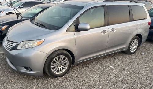 Toyota Sienna XLE Full Option