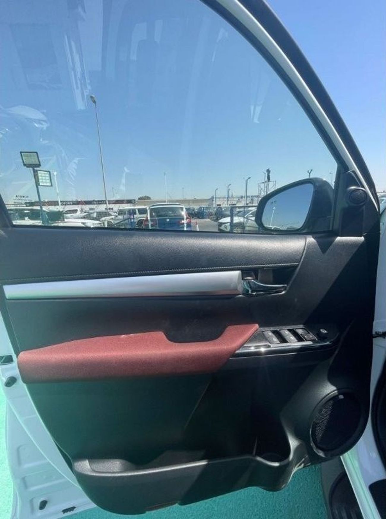 Toyota Hilux 2024 TOYOTA HILUX 2.7L petrol  automatic  4x4 full option   with bush start