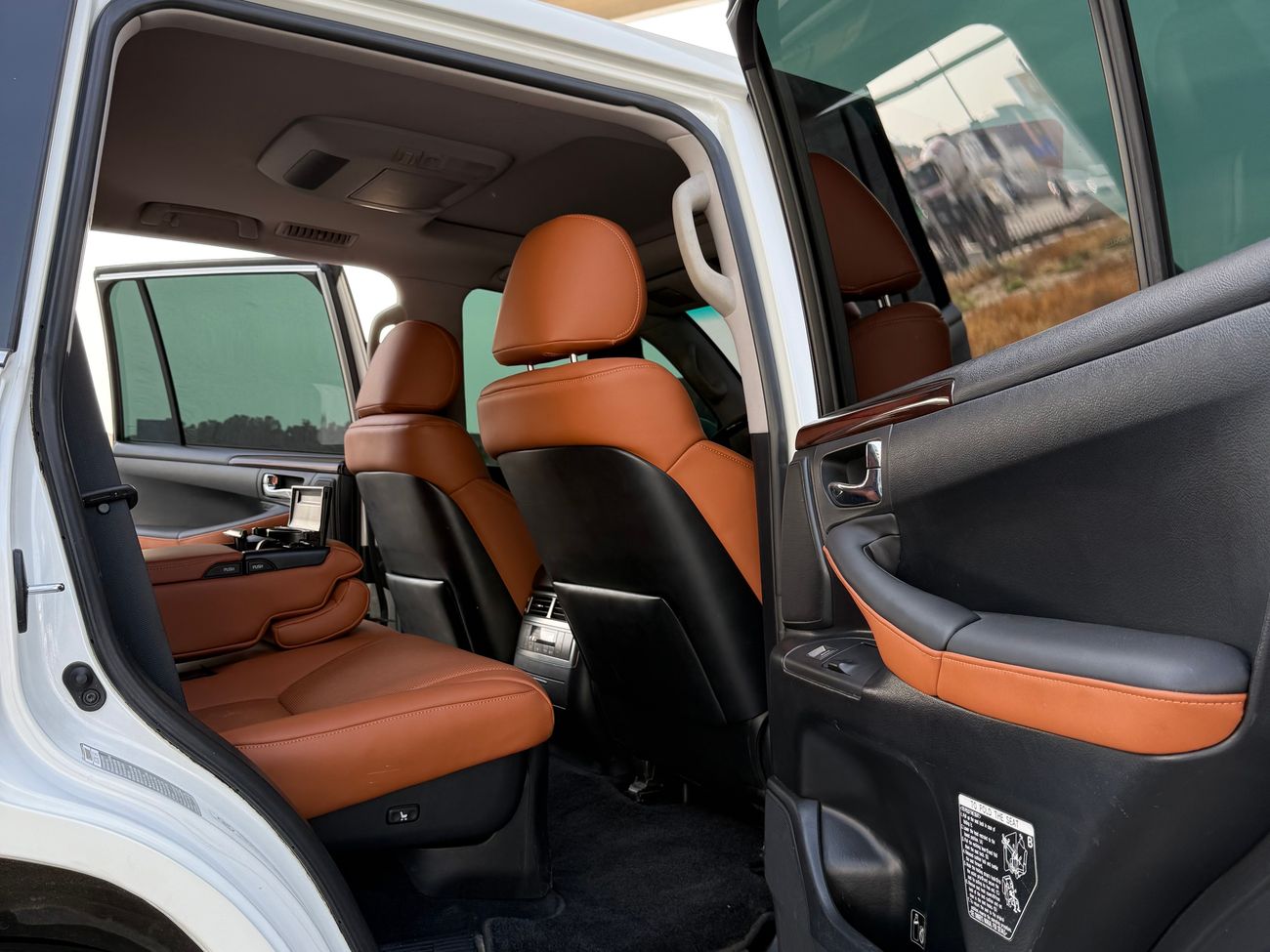 لكزس LX 570 full option 5.7L