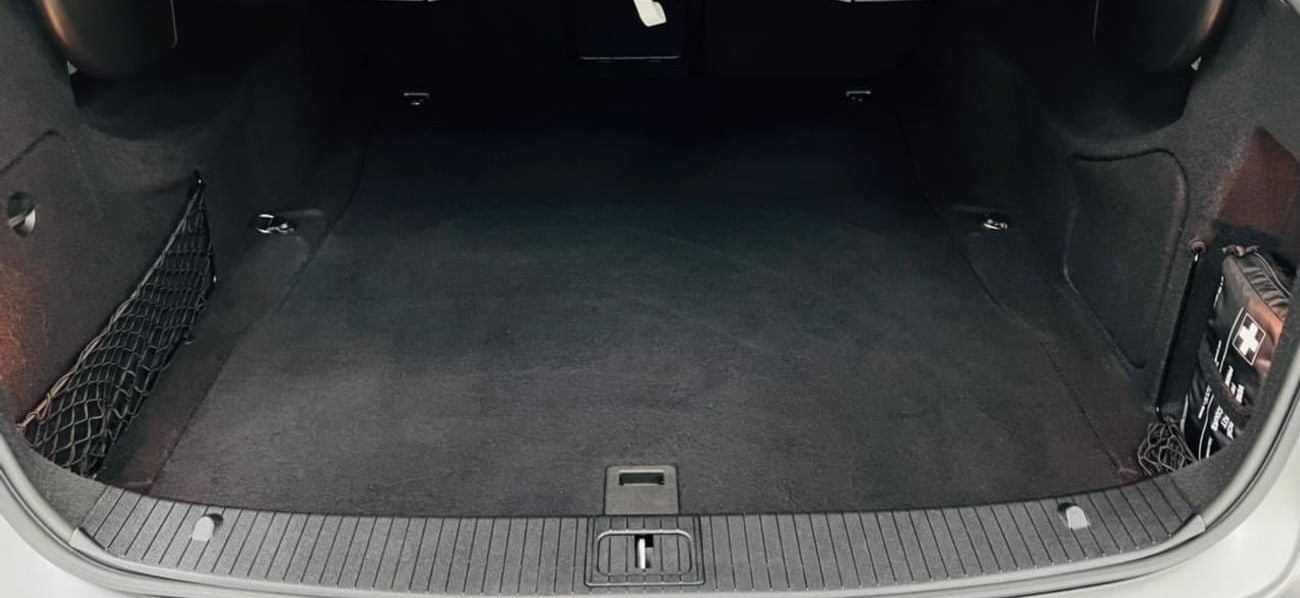 Mercedes-Benz E 63 AMG Std 5.5L