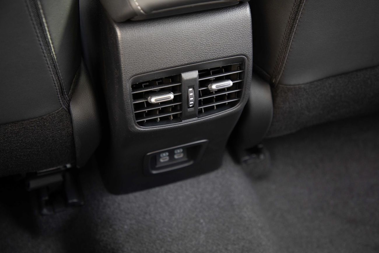 تويوتا كورولا 2025 Toyota Corolla Elite 1.8 - Hybrid - White Inside Black | Export Only