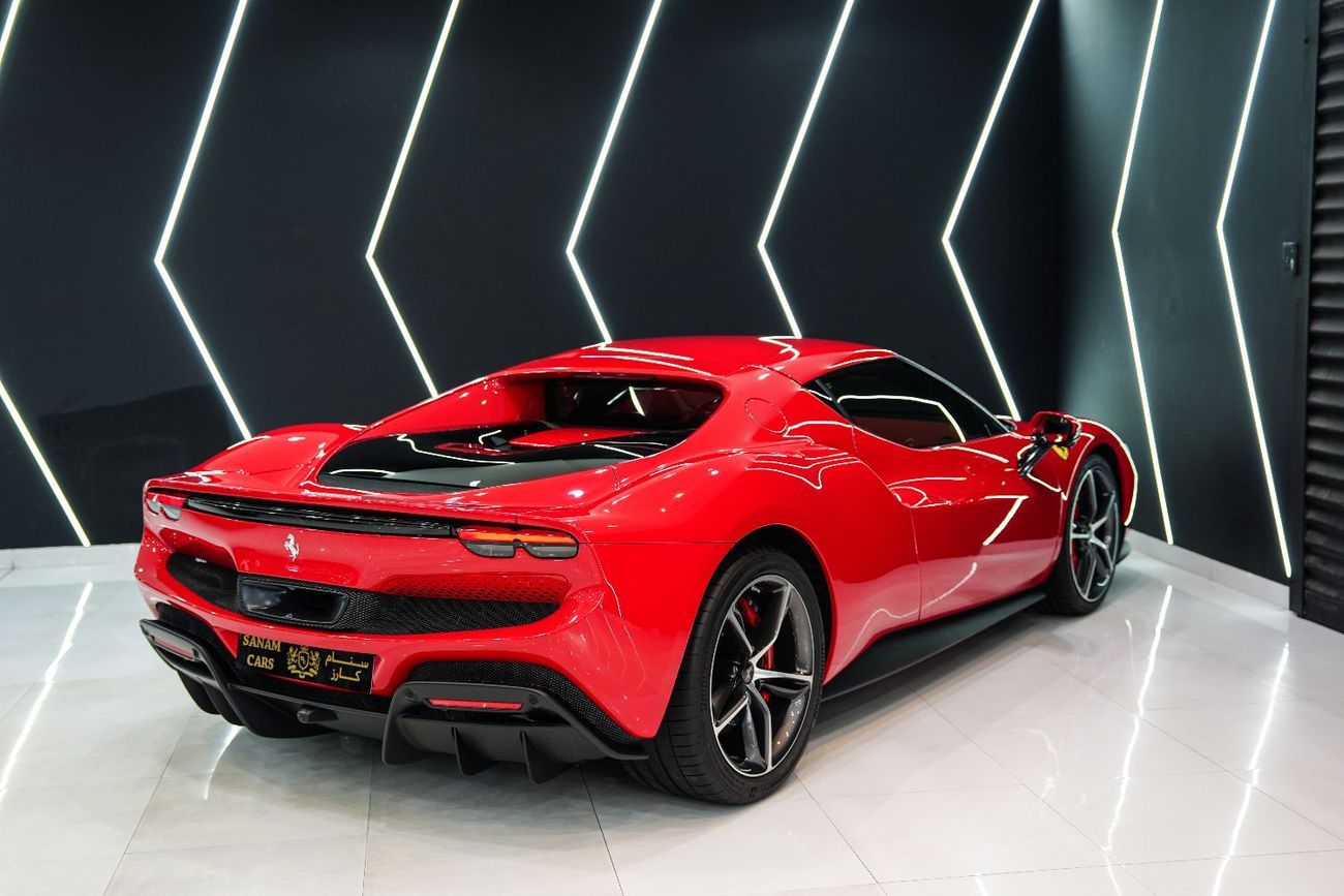 فيراري 296 GTB 3.0T V6 PHEV Carbon Fiber Interior, Passenger Display, Dealer Warranty + Service!!