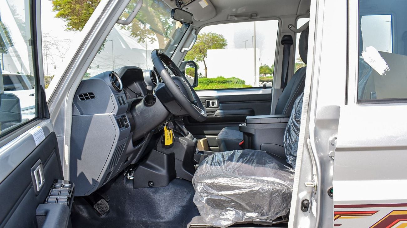 Toyota Land Cruiser Pick Up ECT0057 - 2025 TLC79 DCab Pick Up - 2.8L Diesel Auto Silver - Full Options