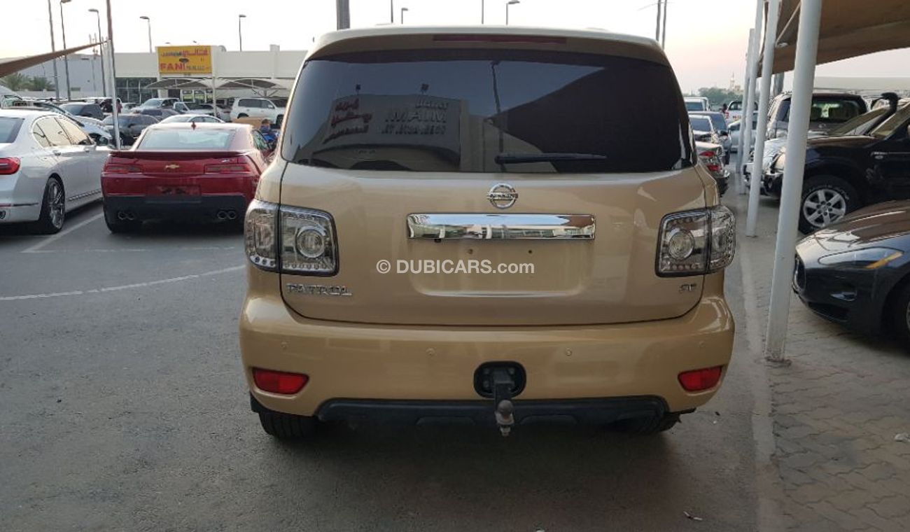 Nissan Patrol 2011 Se full options clean car sunroof  gcc specs 3 dvd