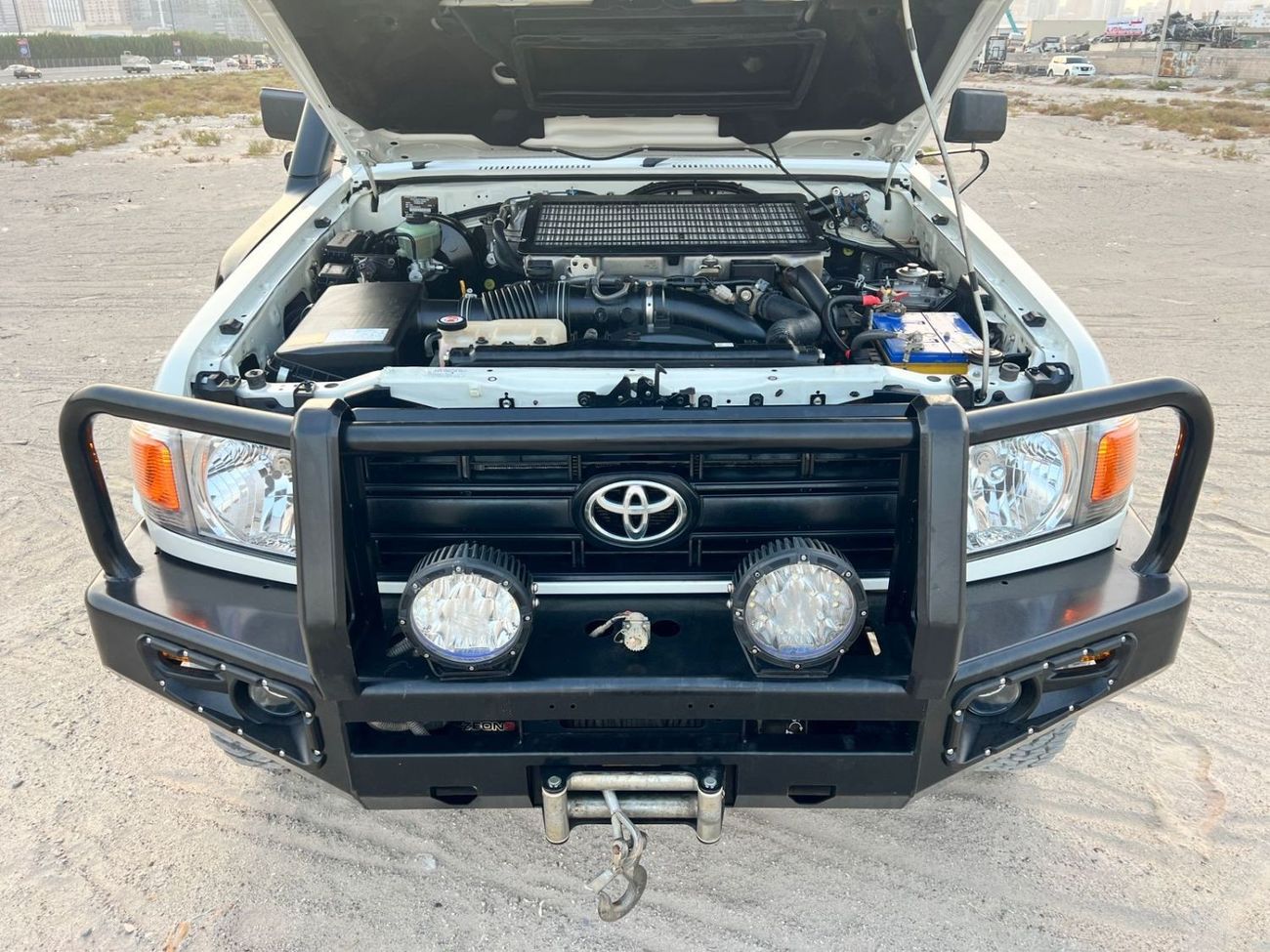 تويوتا لاند كروزر بيك آب