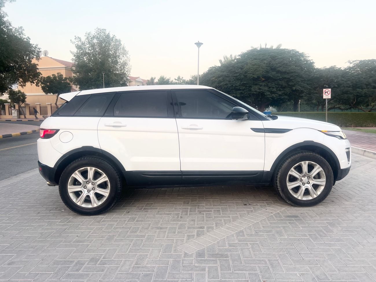 لاند روفر رانج روفر إيفوك HSE Dynamic 2.0L