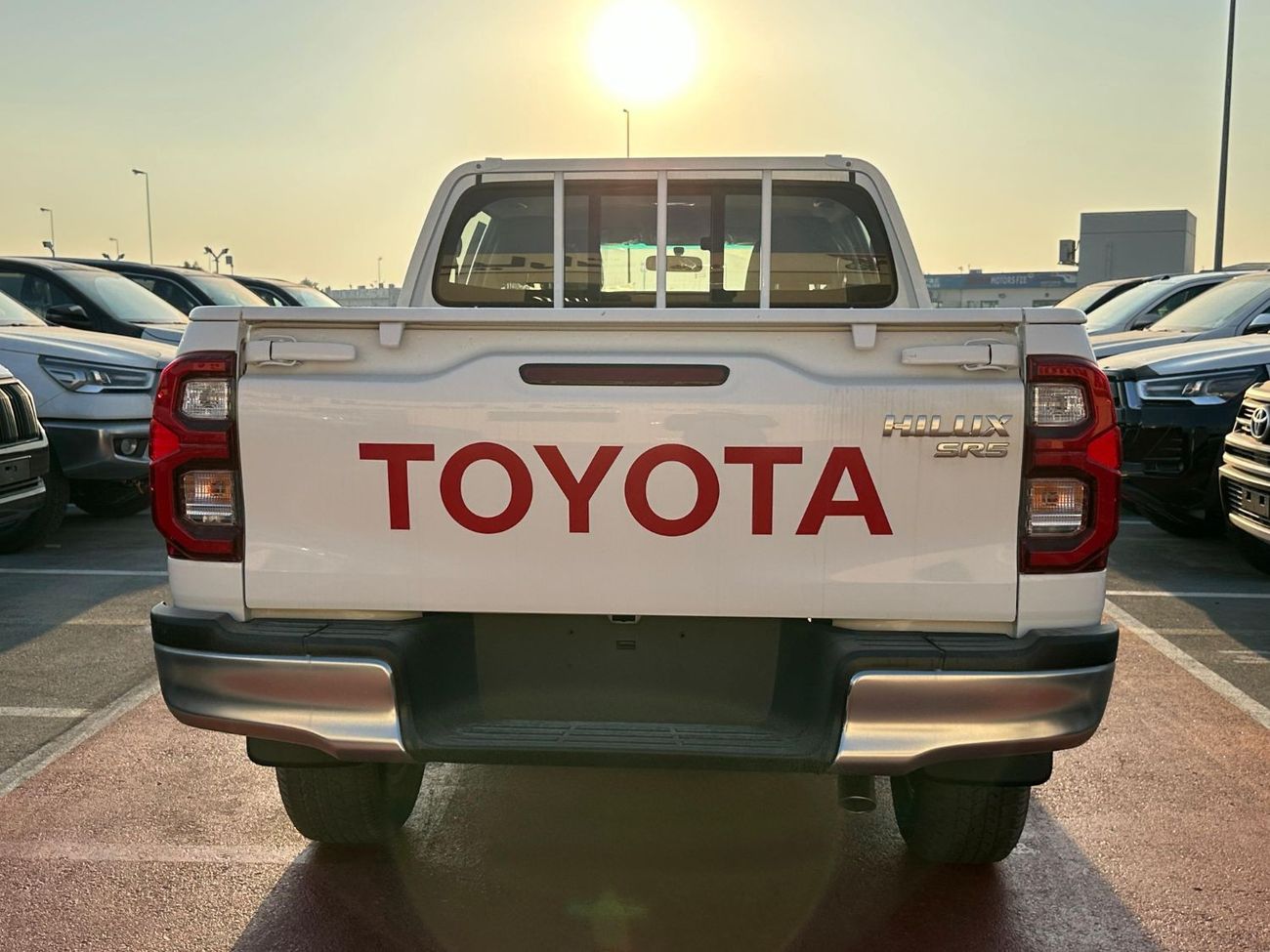 Toyota Hilux TOYOTA HILUX  2.7 MT full option without PS white -black 2024