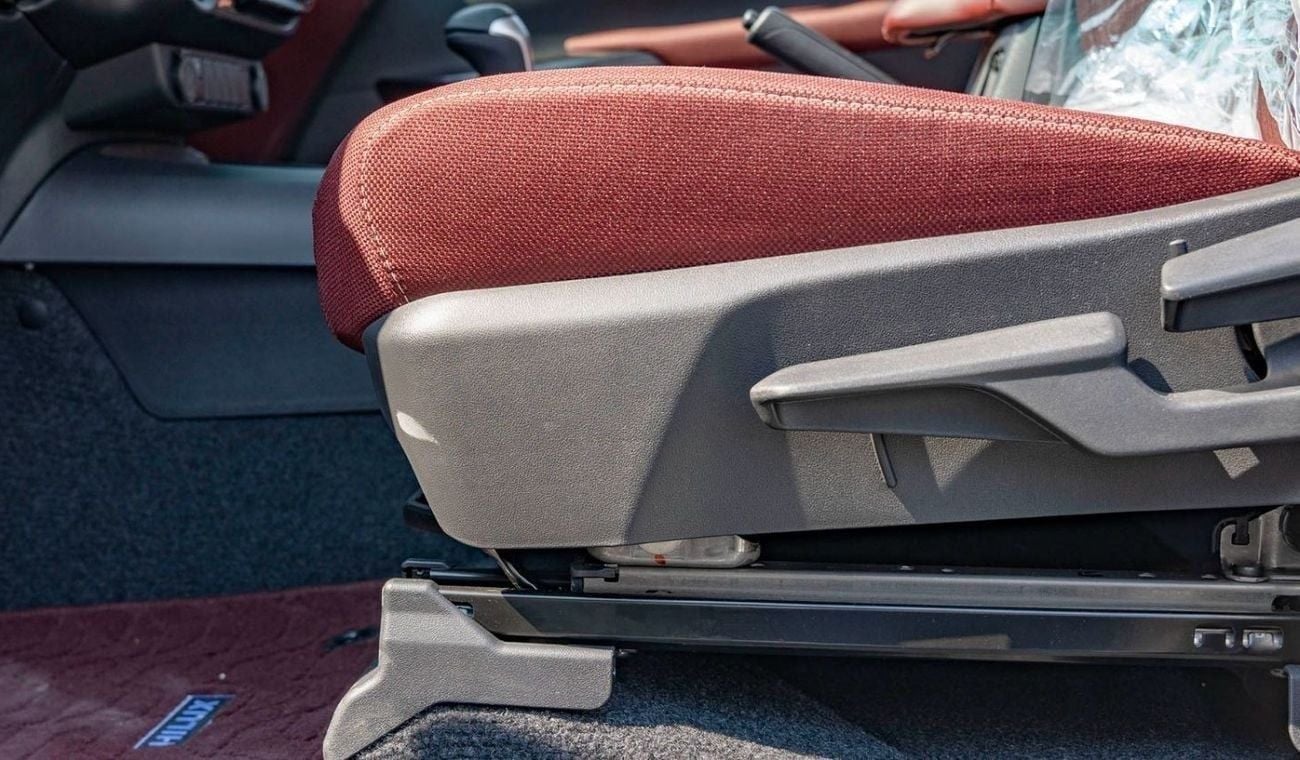 Toyota Hilux 2025 Toyota Hilux SR5 DC 4x4 2.7L Petrol AT (White)