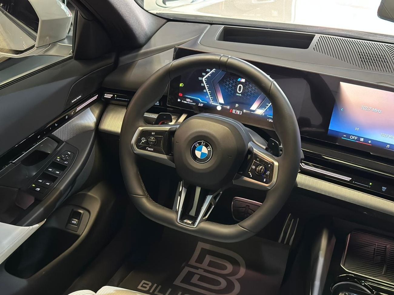 BMW 520i Executive 1.6L BMW 520i M-Kit | 2024 | KOREAN SPACE