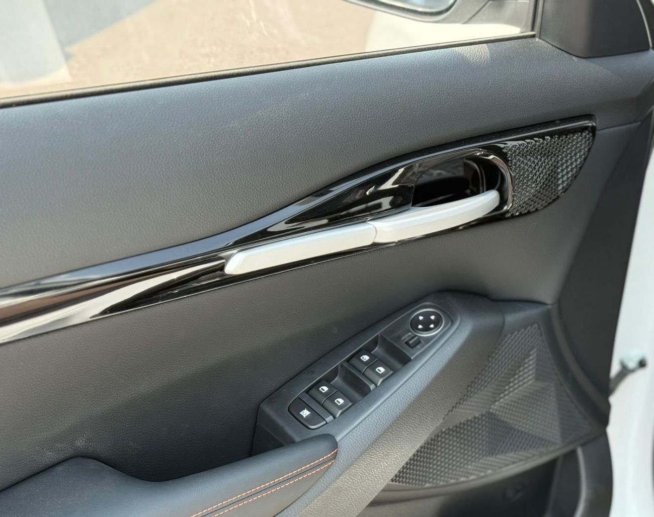 Kia Seltos KIA SELTOS 1.5L CHINESE SPECS FULL OPTION WITH BLACK ROOF