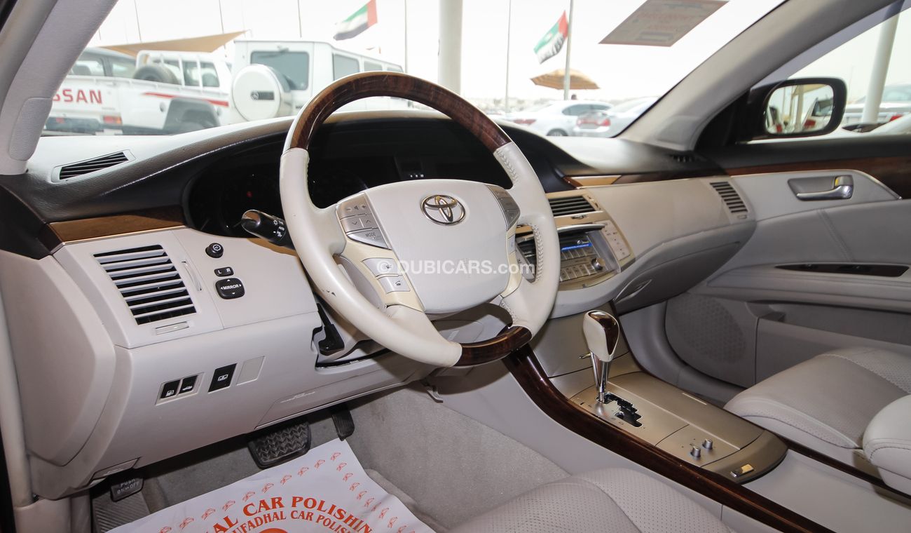 تويوتا افالون Limited