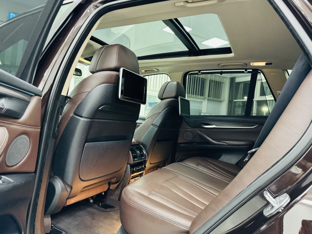 BMW X5 50i Exclusive GCC .. V8 .. FSH .. Perfect Condition ..