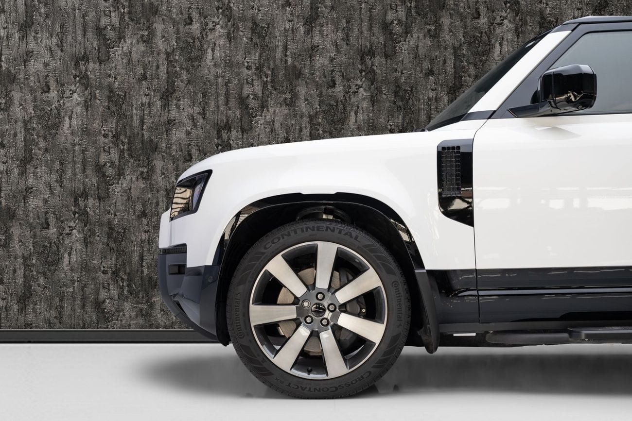 Land Rover Defender 110 X-DYNAMIC HSE P400 BUY NOW, PAY LATER | THE BLACKLINE STANDARD | 2030 Land Rover Warranty + Service, Low KMs, GCC