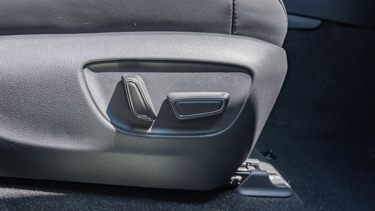 تويوتا لاند كروزر 2025 Toyota Land Cruiser 300 GXR 3.3L AT Diesel (White-Black)